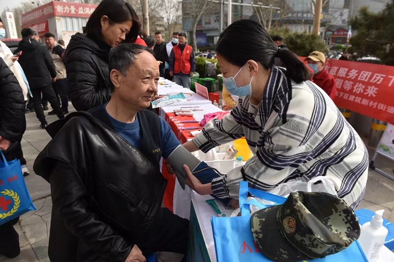 在活动中，大家亲眼见证了一场文明之行、奉献之行、友爱之行。志愿者们的热情服务，市民朋友们的积极参与，共同构成了一幅城市温暖和谐的画面。